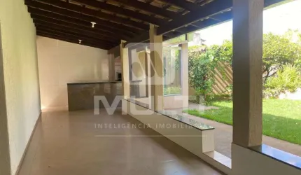 Casa com 3 quartos à venda no Santa Mônica, Uberlândia  por R$ 690.000