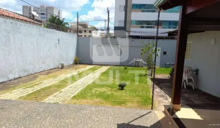 Casa com 2 quartos à venda no Santa Mônica, Uberlândia  por R$ 700.000