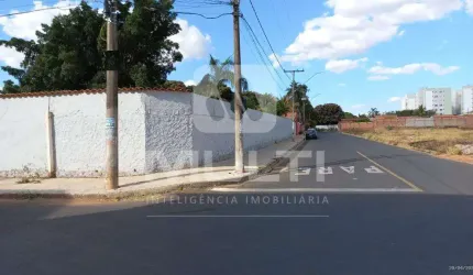 Terreno à venda no Chácaras Tubalina, Uberlândia  por R$ 300.000