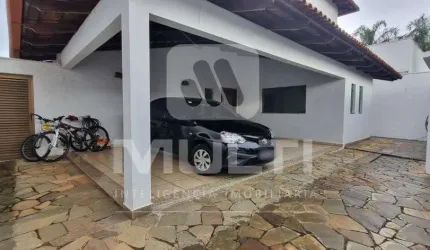 Casa com 4 quartos à venda no Jardim Holanda, Uberlândia  por R$ 1.600.000