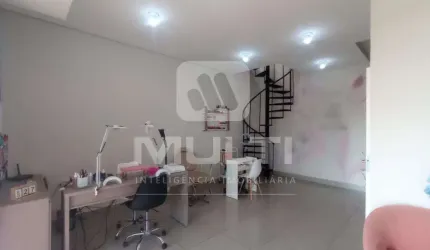 Casa com 3 quartos à venda no Planalto, Uberlândia  por R$ 1.600.000