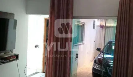 Casa com 2 quartos à venda no Shopping Park, Uberlândia  por R$ 230.000