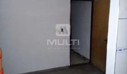 Casa com 5 quartos à venda no Planalto, Uberlândia  por R$ 300.000