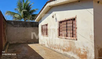 Casa com 3 quartos à venda no Pampulha, Uberlândia  por R$ 360.000