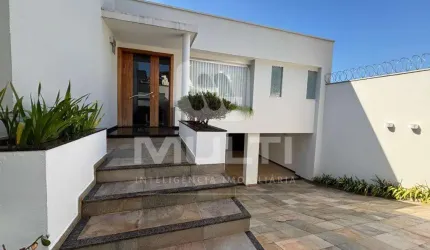 Casa com 3 quartos à venda no Altamira, Uberlândia  por R$ 1.900.000