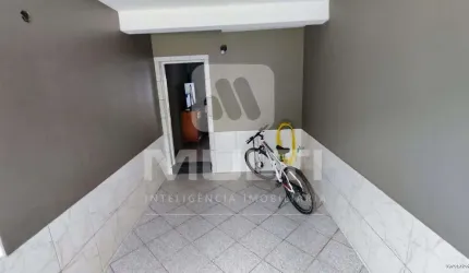 Casa com 11 quartos à venda no Custódio Pereira, Uberlândia  por R$ 900.000