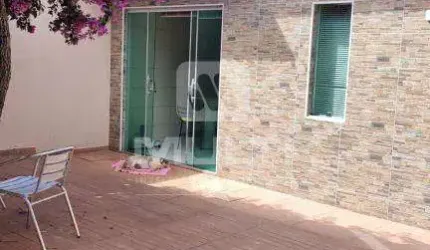 Casa com 3 quartos à venda na Cidade Jardim, Uberlândia  por R$ 675.000