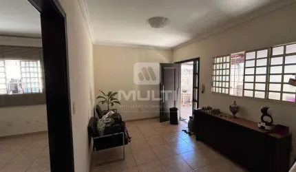Casa com 5 quartos à venda em Carajás, Uberlândia  por R$ 600.000