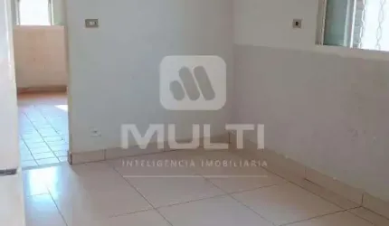 Casa com 3 quartos à venda no Jardim das Palmeiras, Uberlândia  por R$ 300.000
