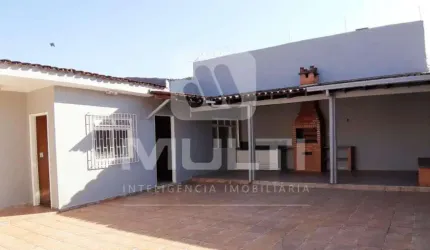 Casa com 4 quartos à venda no Brasil, Uberlândia  por R$ 700.000