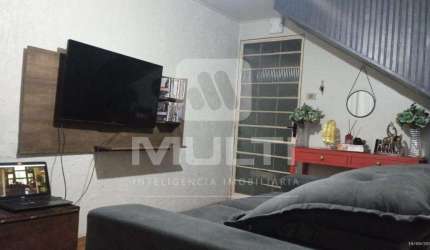 Casa com 8 quartos à venda no Daniel Fonseca, Uberlândia  por R$ 950.000