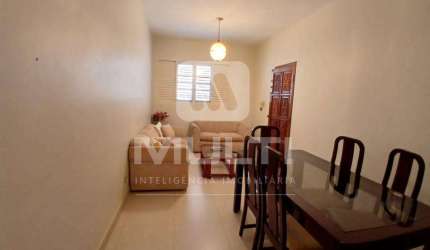 Casa com 5 quartos à venda no Centro, Uberlândia  por R$ 1.600.000