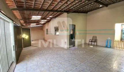 Casa com 2 quartos à venda no Jardim Holanda, Uberlândia  por R$ 300.000