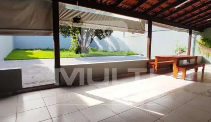 Casa com 2 quartos à venda no Marta Helena, Uberlândia  por R$ 600.000