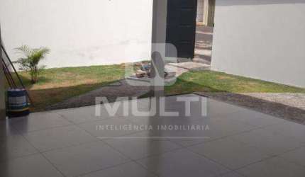Casa com 3 quartos à venda na Cidade Jardim, Uberlândia  por R$ 750.000