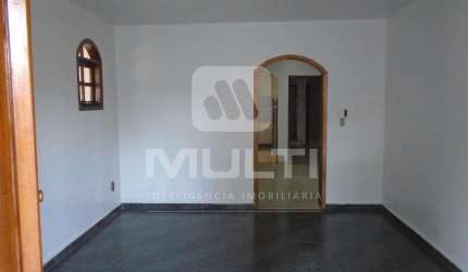 Casa com 3 quartos à venda na Cidade Jardim, Uberlândia  por R$ 820.000