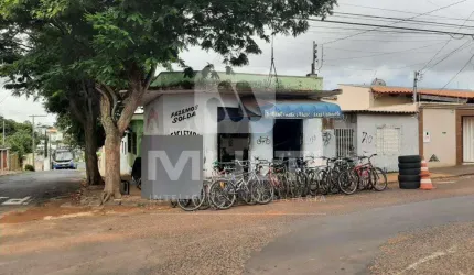 Casa com 8 quartos à venda no Martins, Uberlândia  por R$ 400.000