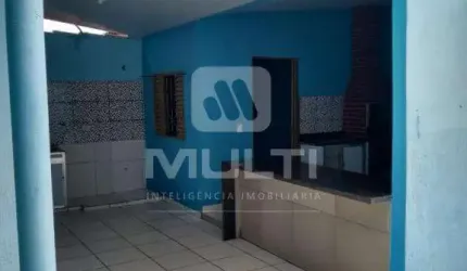 Casa com 3 quartos à venda no Santa Mônica, Uberlândia  por R$ 350.000