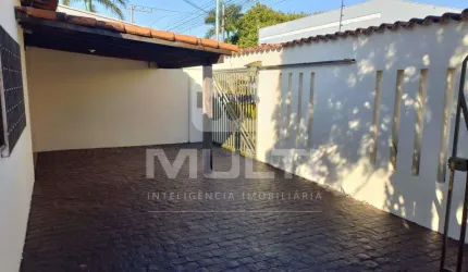 Casa com 3 quartos à venda no Santa Mônica, Uberlândia  por R$ 680.000
