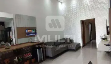 Casa com 3 quartos à venda na Cidade Jardim, Uberlândia  por R$ 1.250.000