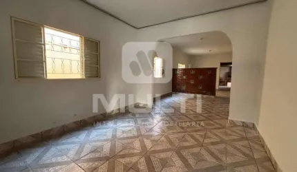 Casa com 3 quartos à venda no Planalto, Uberlândia  por R$ 539.000
