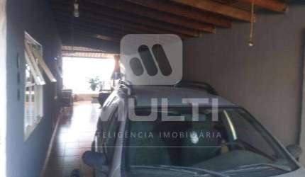Casa com 3 quartos à venda no Morumbi, Uberlândia  por R$ 380.000