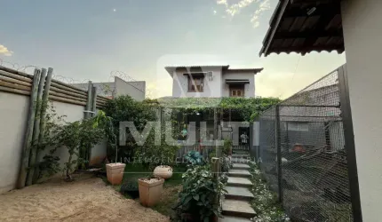 Casa com 3 quartos à venda na Cidade Jardim, Uberlândia  por R$ 950.000