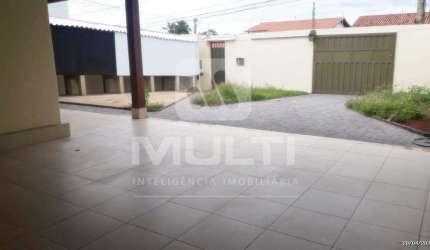Casa com 5 quartos à venda na Cidade Jardim, Uberlândia  por R$ 900.000