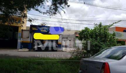 Casa comercial à venda no Luizote de Freitas, Uberlândia  por R$ 900.000
