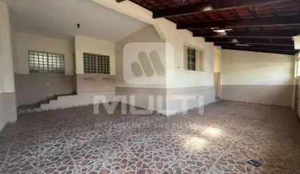 Casa com 4 quartos à venda no Brasil, Uberlândia  por R$ 900.000