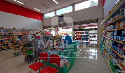 Barracão / Galpão / Depósito à venda no Pacaembu, Uberlândia  por R$ 1.100.000