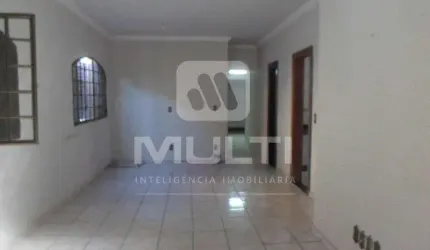 Casa com 3 quartos à venda na Cidade Jardim, Uberlândia  por R$ 600.000