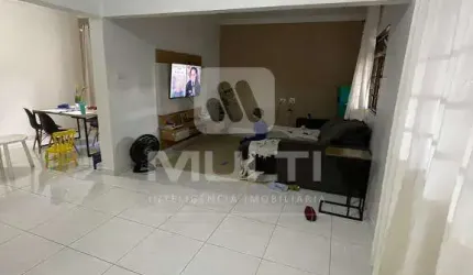 Casa com 3 quartos à venda no Santa Mônica, Uberlândia  por R$ 700.000