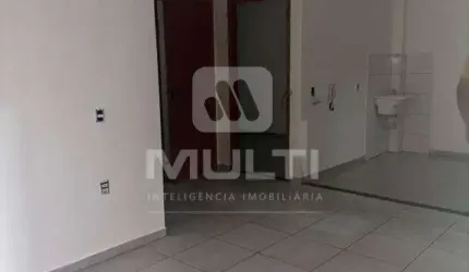 Apartamento com 2 quartos à venda no Grand Ville, Uberlândia  por R$ 180.000