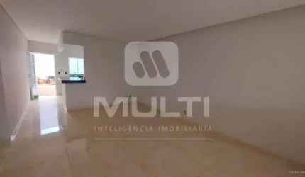 Casa com 3 quartos à venda no Pampulha, Uberlândia  por R$ 800.000