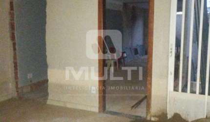 Casa com 3 quartos à venda no Tibery, Uberlândia  por R$ 500.000