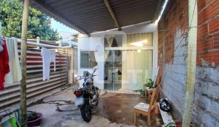 Casa com 2 quartos à venda em Granada, Uberlândia  por R$ 370.000