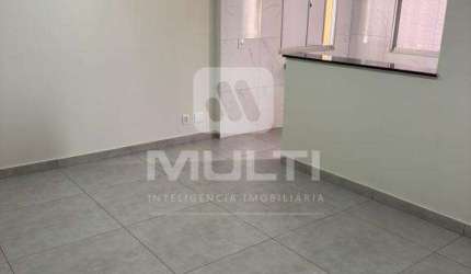 Apartamento com 1 quarto à venda no Jardim Patrícia, Uberlândia  por R$ 120.000