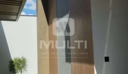 Casa com 3 quartos à venda no Jardim Botânico, Uberlândia  por R$ 1.050.000