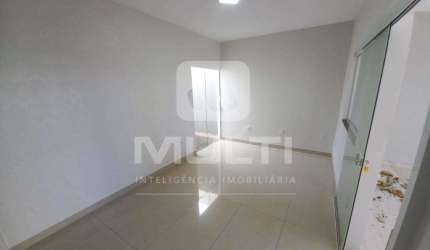 Casa com 3 quartos para alugar no Parque Residencial do Camaru, Uberlândia  por R$ 3.750