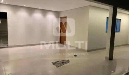 Casa com 3 quartos à venda na Cidade Jardim, Uberlândia  por R$ 870.000