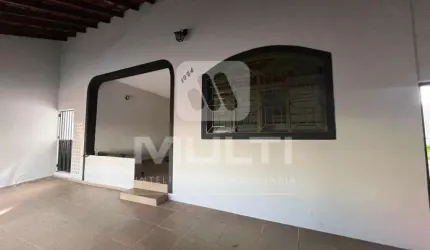 Casa com 3 quartos para alugar no Daniel Fonseca, Uberlândia  por R$ 3.500