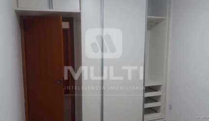 Casa em condomínio fechado com 3 quartos para alugar no Tubalina, Uberlândia  por R$ 3.250