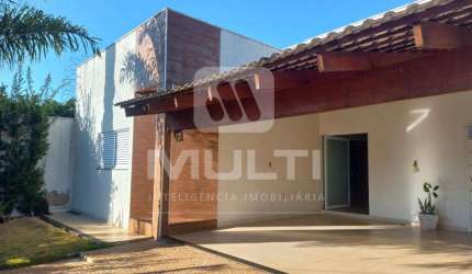 Casa em condomínio fechado com 3 quartos para alugar no Minas Gerais, Uberlândia  por R$ 6.500