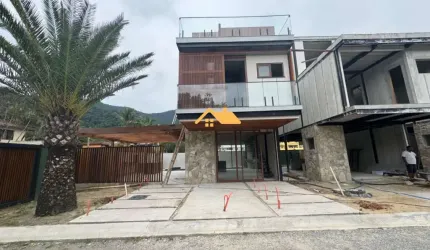 Casa de luxo em condomínio à venda em Maresias, São Sebastião-SP: 4 quartos, 4 suítes, 3 salas, 4 banheiros, 2 vagas de garagem, 161m².