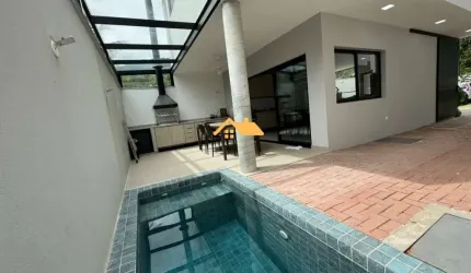 Casa de alto padrão em condomínio exclusivo de Maresias, São Sebastião-SP: 3 quartos, 3 suítes, 2 salas, 3 banheiros, 3 vagas, 120m².