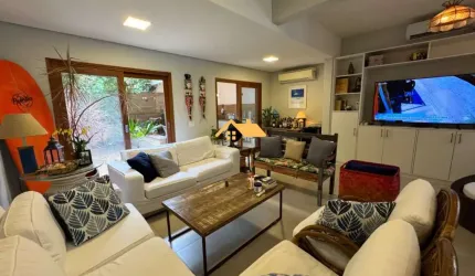 Casa no Condomínio Villa marae à Venda em Maresias, São Sebastião-SP: 4 Quartos, 1 Suíte, 3 Salas, 3 Banheiros, 3 Vagas, 151m².