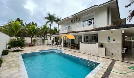 Venda de Casa em Condomínio  com 5 Quartos na praia da Baleia, São Sebastião-SP: 5 suítes, 3 salas, 6 banheiros, 2 vagas, 278m².