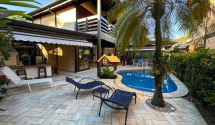 Casa de luxo em condomínio na Barra do Una, São Sebastião-SP: 4 suítes, 2 salas, 5 banheiros, 3 vagas, 280m²!