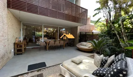 Imóvel em Condomínio à Venda em Maresias - São Sebastião-SP: 4 Quartos, 2 Suítes, 3 Salas, 4 Banheiros, 3 Vagas, 220m².